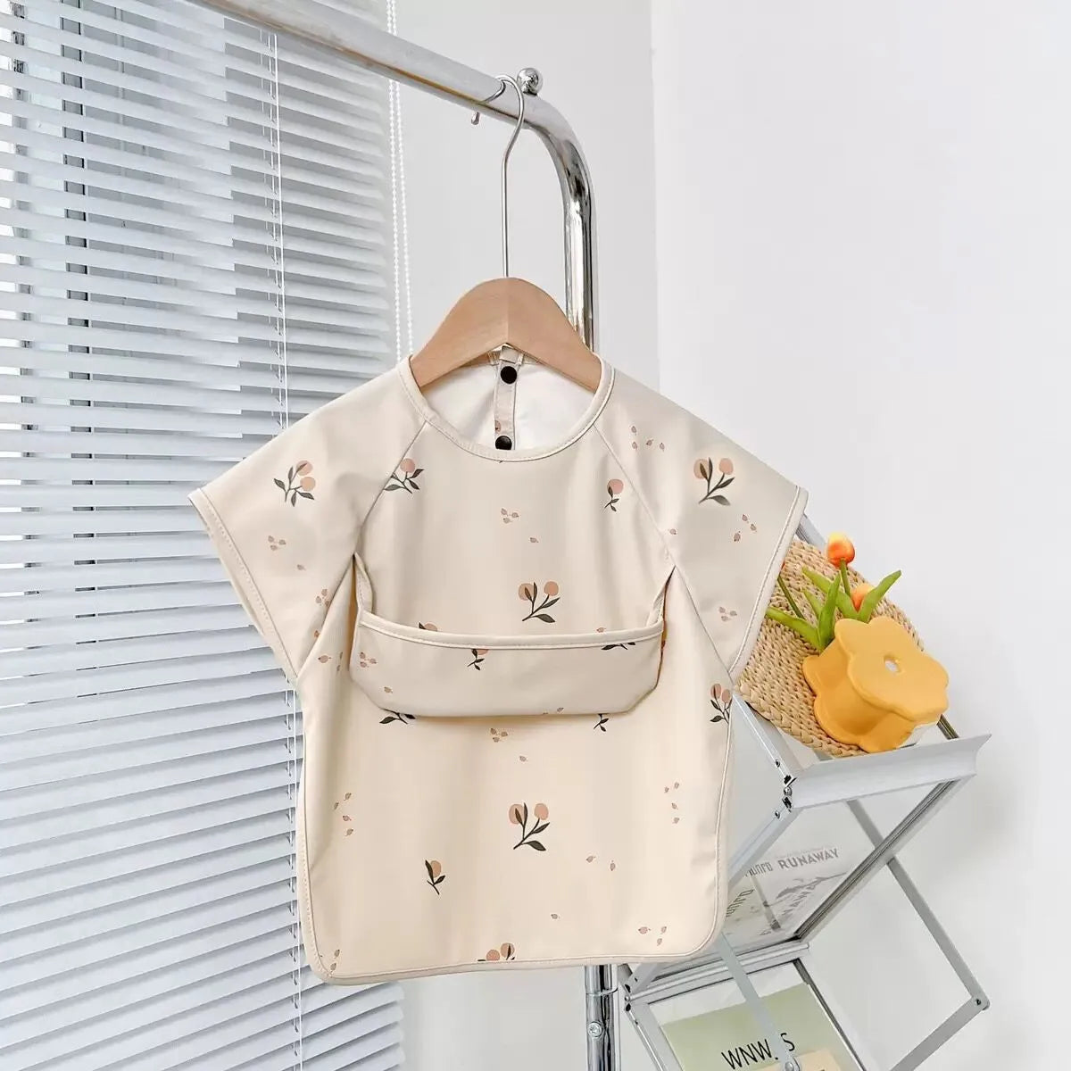 Baby Waterproof Feeding Smock Bib – Short Sleeve Cartoon Animal Apron for 0–6 Years
