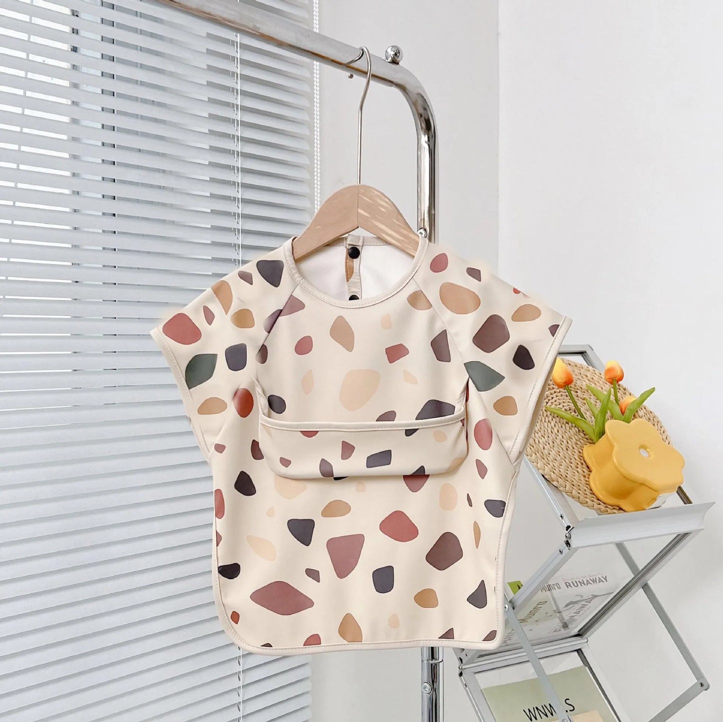 Baby Waterproof Feeding Smock Bib – Short Sleeve Cartoon Animal Apron for 0–6 Years